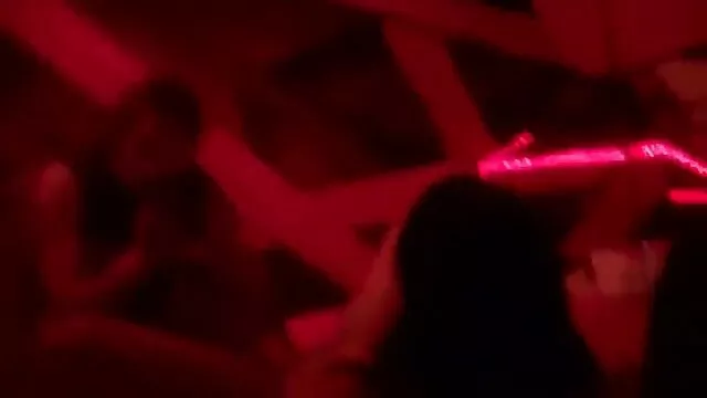 Un uomo sesso vecchi video che viene pompato figa della sua ragazza