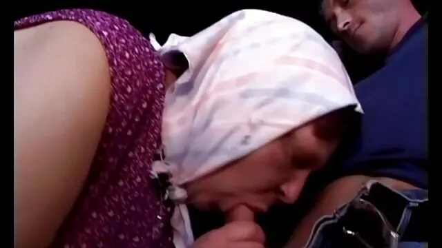 Giovane ragazza cazzo in video porno di vecchie con giovani bagno