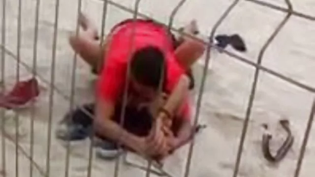 Fortunato ragazzo è fanculo un cagna in il culo video vecchie grasse vicino il piscina