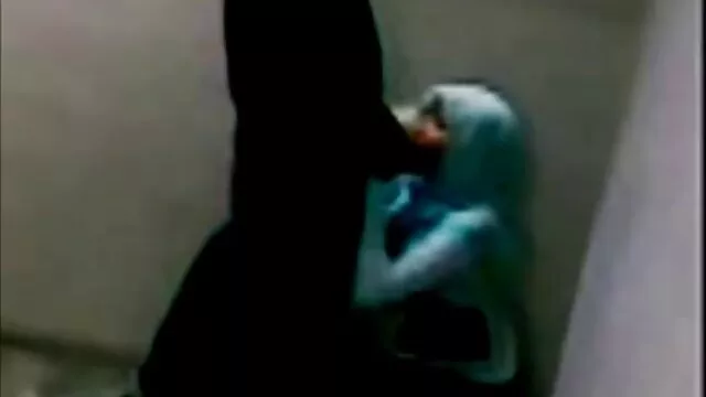 Lussuriosi Taylor con un vecchie video porno culo rotondo in una macchina