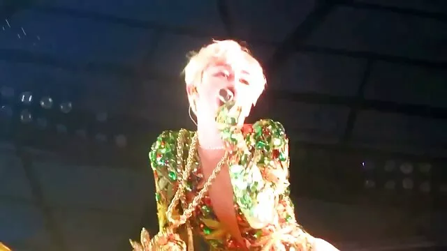 Due busty amanti del sesso lesbico troie vecchie