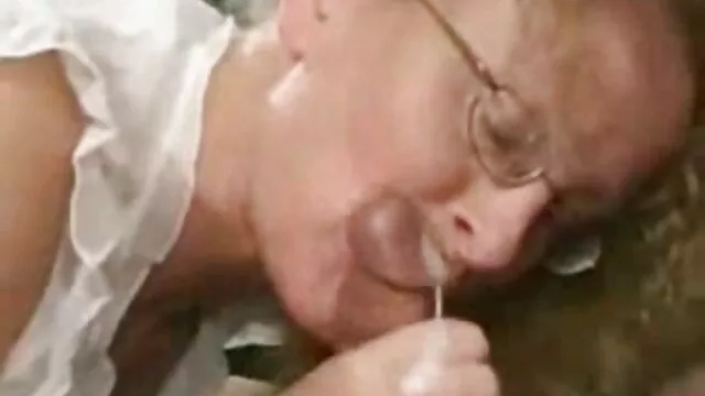 Nicole Graves lecca il suo xxx nonne italiane succo sexy