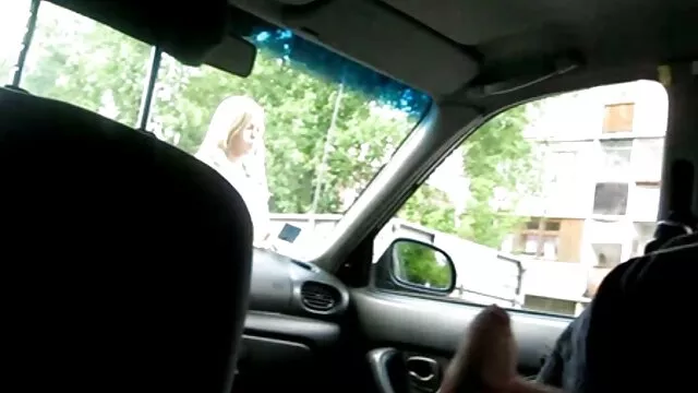 I maschi hanno catturato una spia e video porno vecchie maiale torturare il suo sesso tortura