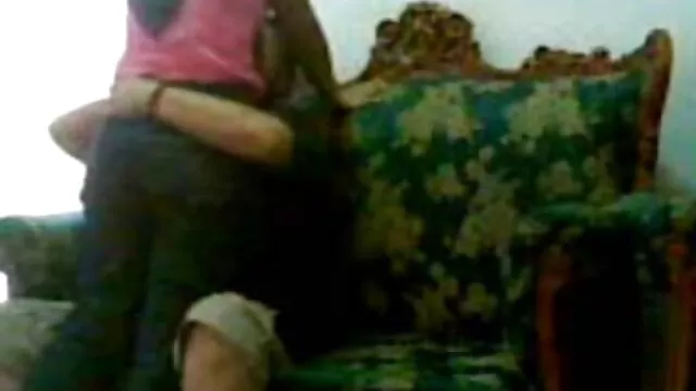 Blondie accarezzando video porno vecchi la sua figa rasata sul pavimento