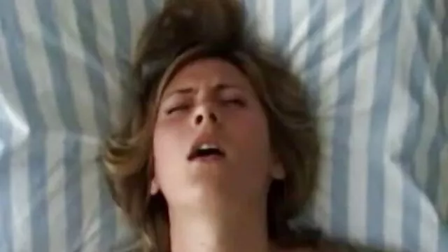 Afoso babe affascina con un maschio video porno di giovani con vecchi maturo