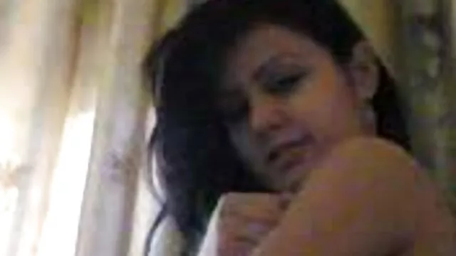 Bionda sexy, mettiti vecchie troie video in ginocchio è felice di succhiare l'elasticità del cazzo del suo stallone