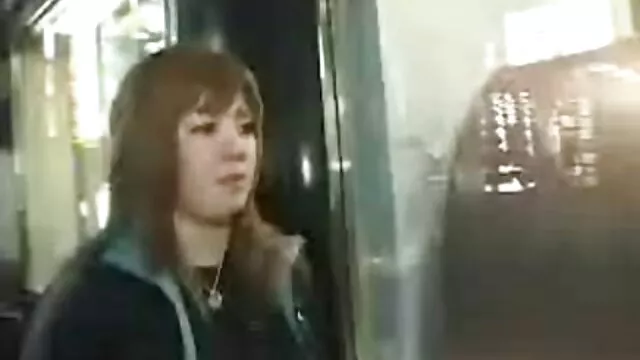 Una grande festa con le ragazze ei ragazzi ubriachi vi aspettano. Nessun divieto, un mare di alcol, dissolutezza e sesso. Qui le persone si rilassano davvero dopo i giorni di lavoro film porno gratis donne anziane
