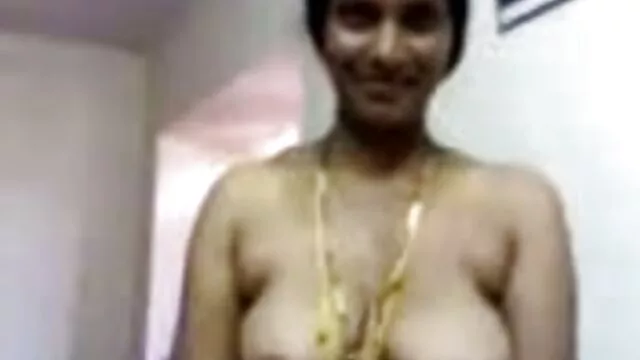 Un mostro gigante sorella video porno anziane troie una cagna rossa in un angusto