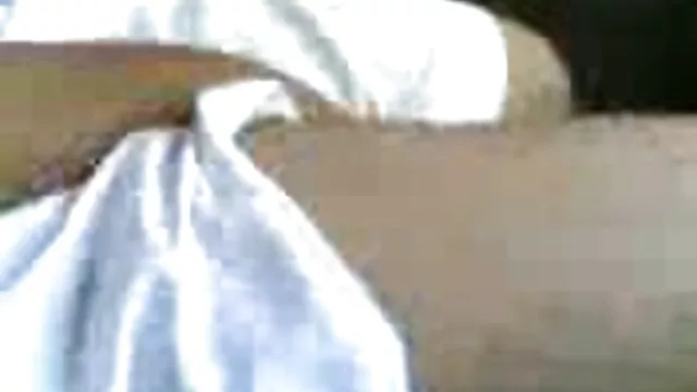 Una ragazza giapponese, formosa, carina, dopo aver ricevuto una generosa porzione di kuni calda e profonda vecchie troie di campagna dal suo amato marito, lei, spalancata la figa bagnata di lei di fronte a lui, bello, insaziabile e appassionato sesso con lui in varie pose