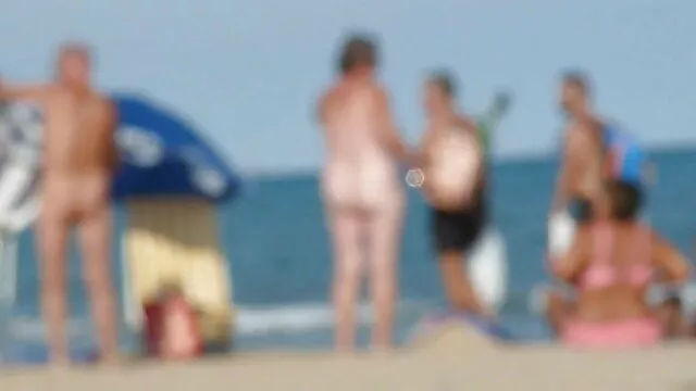 Film porno russo. Vedendo una bella donna sono seduti tranquilla fontana lato, il ragazzo si sedette accanto a lei, la dispersione in un secondo e portarla di porno anziane video nuovo al suo appartamento, dove ha tirato stretto la cagna sul pene grasso del suo