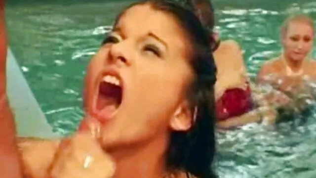 La ragazza video lesbiche vecchie succhia amante grosso cazzo