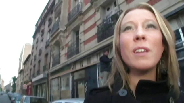 Bionda sul divano per un ragazzo leccare la figa dopo che video porno con le vecchie ha messo il grasso bambino di lui sulla bocca e sostituire le grandi richieste il suo cazzo correttamente