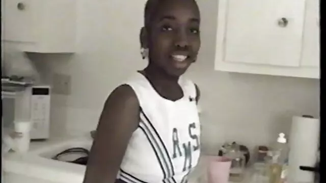 Ho messo una ragazza dai video pornovecchi capelli castani in cancro in cucina e cazzo