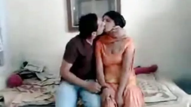 Bionda moglie calda rimbalzare la sua fica erutta come vulcani nella brama di sesso, ma il problema è che ha perso la verginità chiave della vita di video nonne hard gratis suo marito. Niente di costoso, lavoriamo con la lingua di te, domani chiamo il fabbro, si aprirà la vita