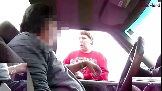 Una bella giovane video nonna pompinara turista francese con una bella persona nella sua casa