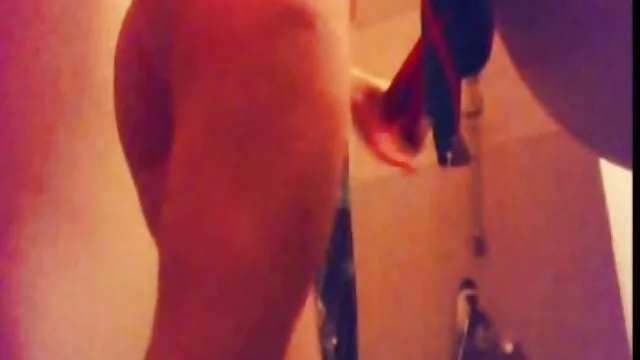Cagna, paffuto, che termina video hard con anziani in uno schizzo in bocca di un maschio maturo