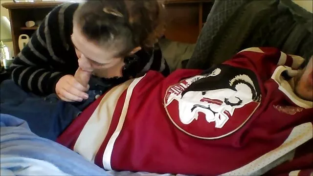 Una ragazza vecchie troie film con i capelli castani, giovane e bella con un corpo perfetto ama il sesso dolce