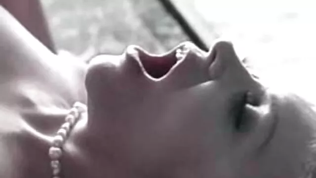 Pampush lesbica per un sexy customer un piede massaggio video porno con vecchie donne e scopata lei
