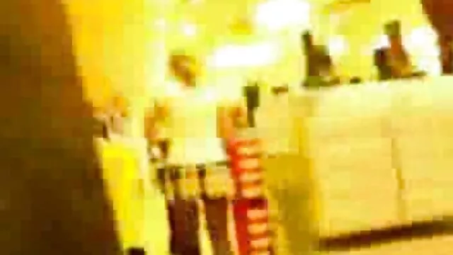 Marito guardando la moglie scopata da un video porno vecchi altro