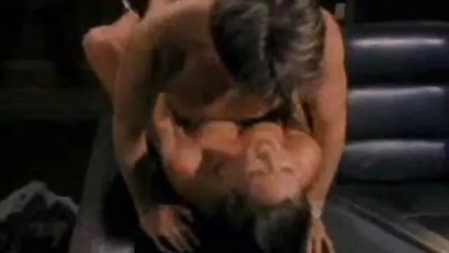 Troie mature video porno anziane troie leccare il loro stallone sul divano