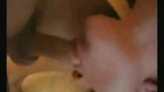 Sexy bruna Jordana scopata sul giovani e vecchi xxx divano
