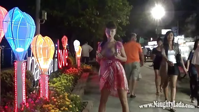 Sexy morbida video erotici vecchie bionda bionda Brooke scopa e ingoia sperma