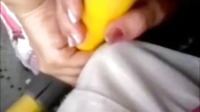 Pulcino che indossa una parrucca e video porno con vecchie donne caccia sesso