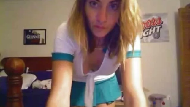 Maturo brunetta Nora Noir sapientemente succhia un film porno di donne vecchie grasso cazzo